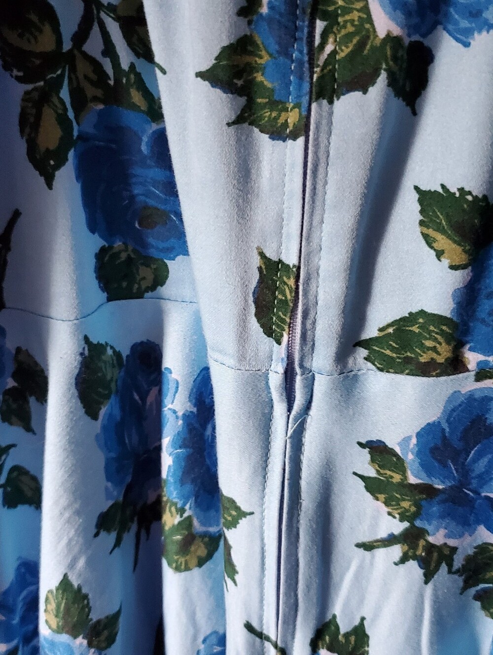 Vixen by Micheline Pitt Sweetheart Swing Dress in Blue Roses, Size 4X - Picture 8 of 12